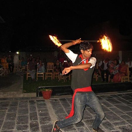 Vision Safari Pvt Ltd Hotel Sauraha Exterior foto