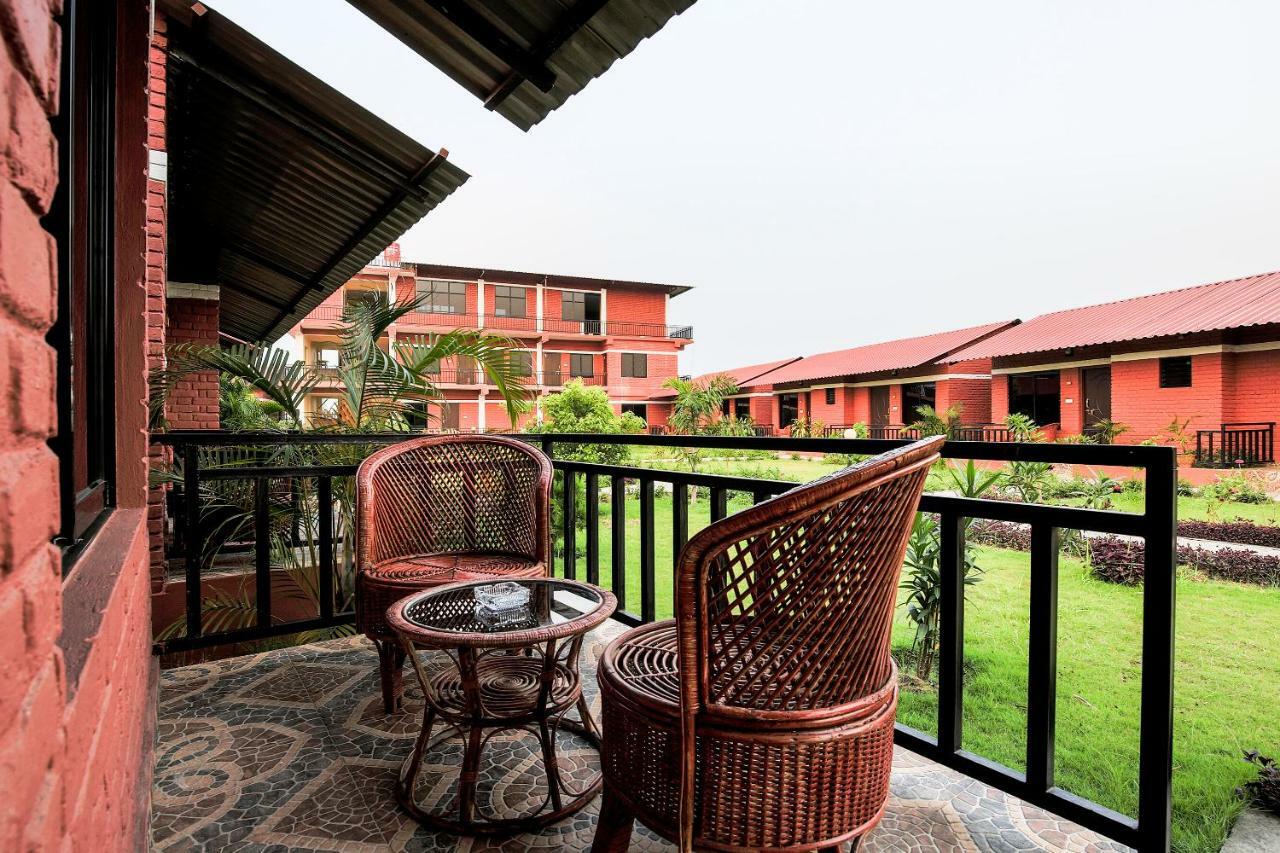 Vision Safari Pvt Ltd Hotel Sauraha Exterior foto